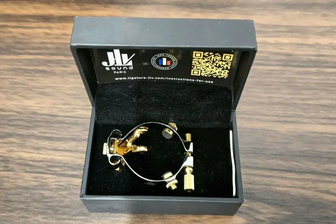 [値下げ不可]調整器具付 JLV ソプラノSAX用リガチャー プラチナメッキ JLV サックス用リガチャー プラチナメッキ仕上げ - 楽器堂管楽器