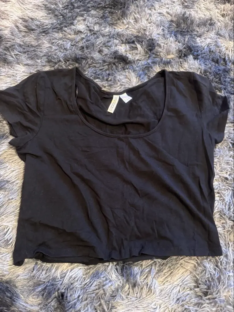 Thumbnail of H&M DIVIDED Black Cropped T-shirt US XL