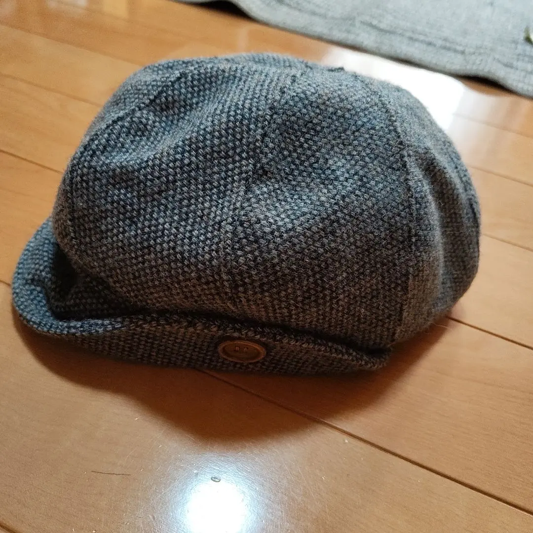 Thumbnail of Gray casquette with buttons