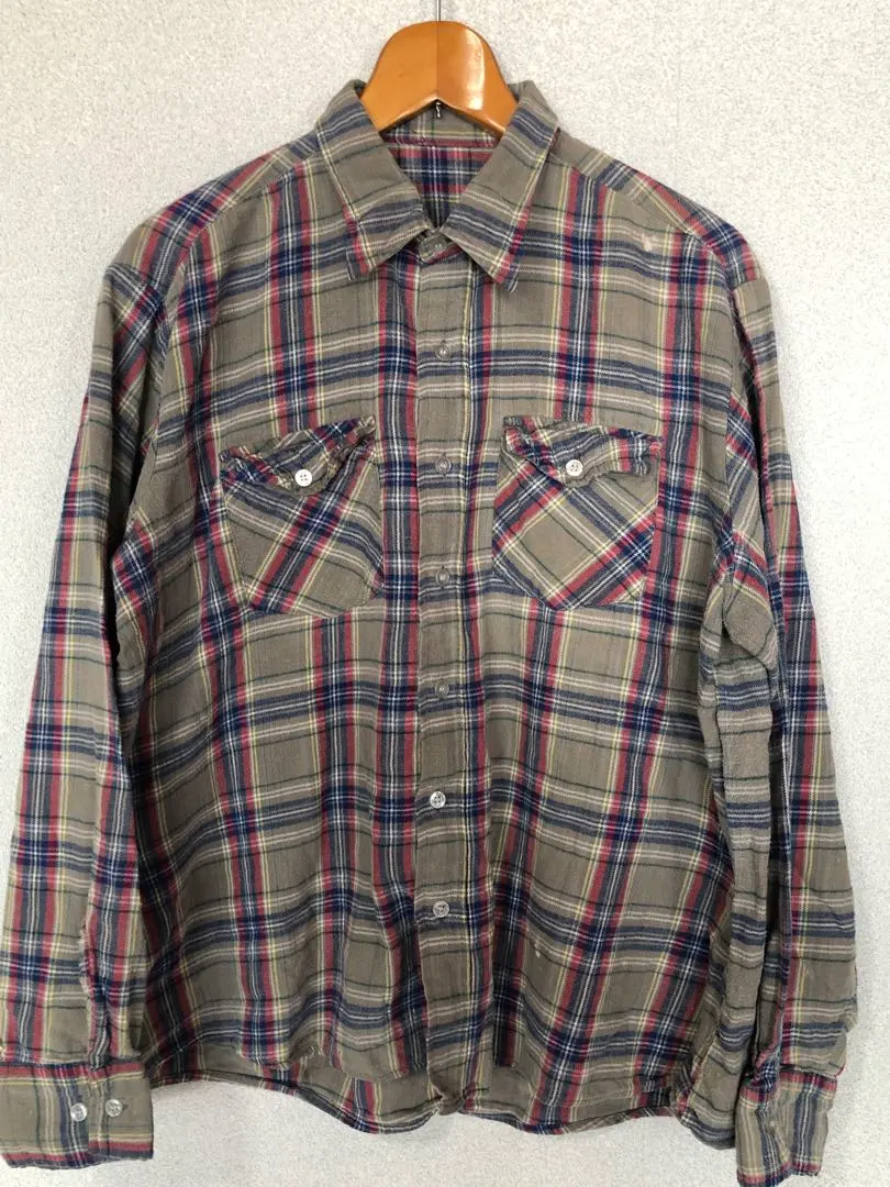 Thumbnail of 90s flannel shirt