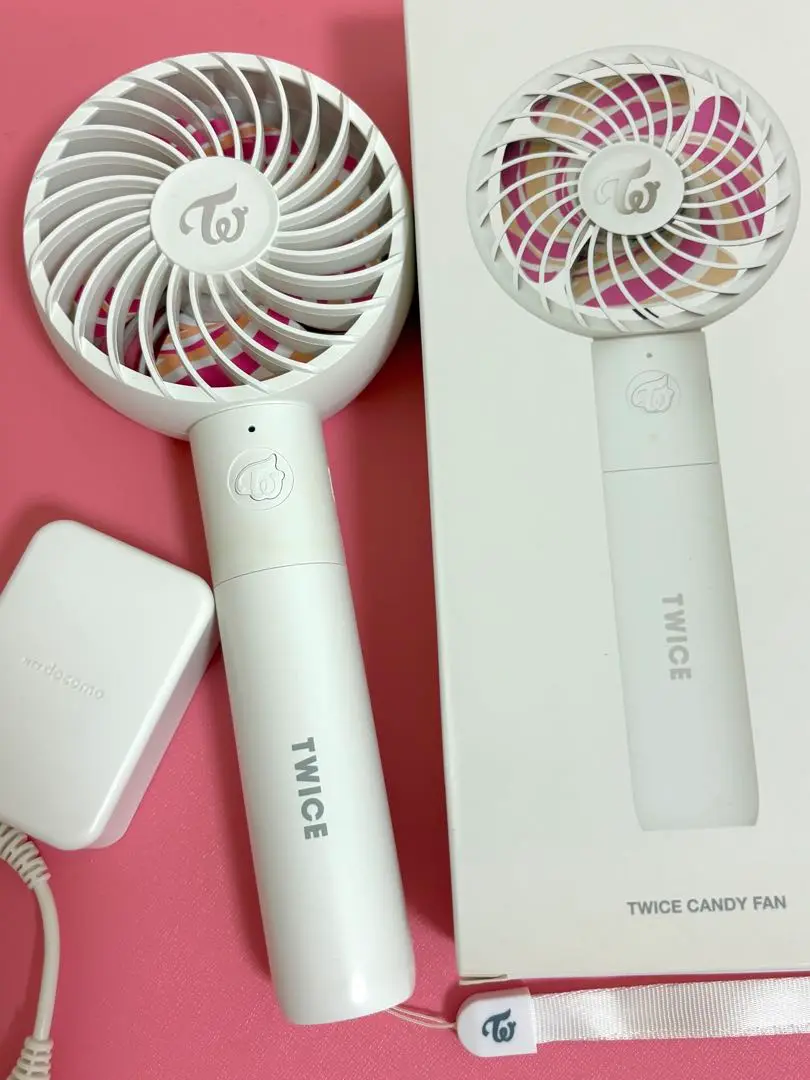 TWICE ツウィ　ミナ　蓄電器　充電器 TWICE ツウィ ミナ 蓄電器 充電器 K-POP・アジア