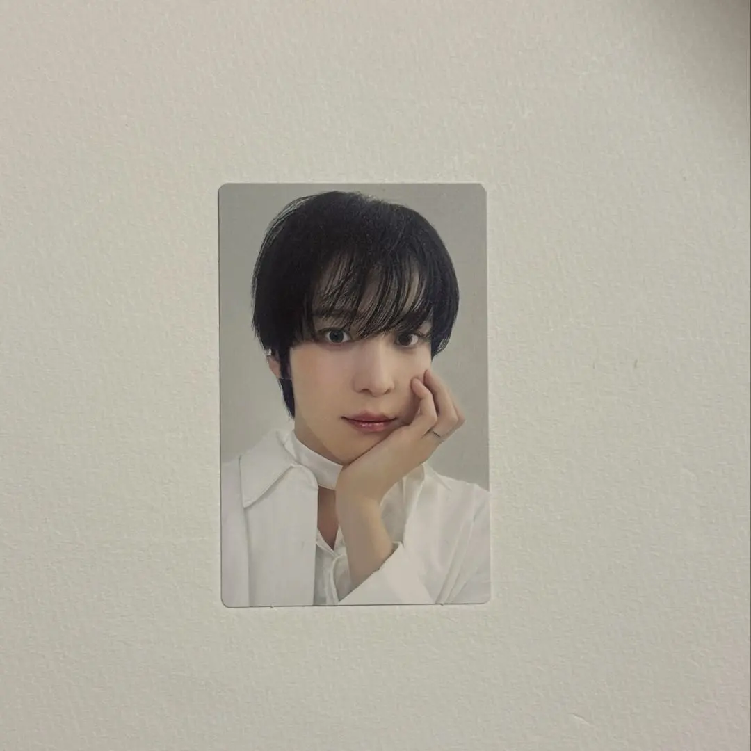 Thumbnail of ATEEZ Ashes to Light ATINY Edition Yunho trading card