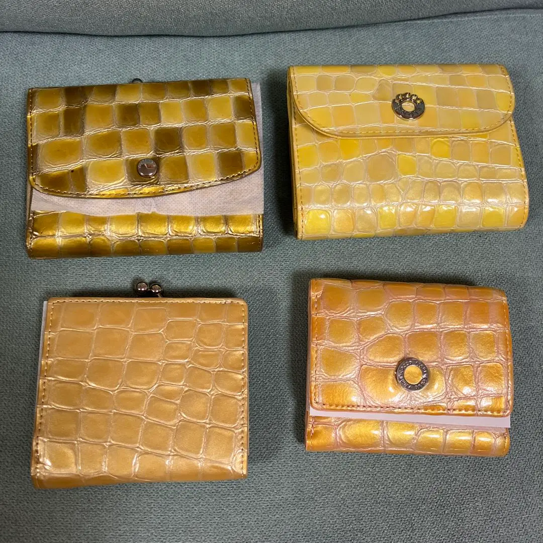 新品 未使用 コッコフィオーレ 三つ折り財布 コンパクト