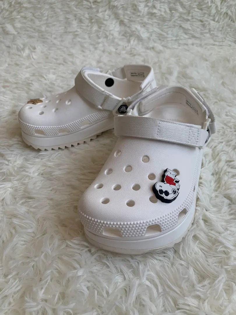 美品　クロックス クラシック ハイカー クロッグ ホワイト　22cm 白　厚底 crocs クロックス クラシック ハイカークロッグ 206772-143 SS22