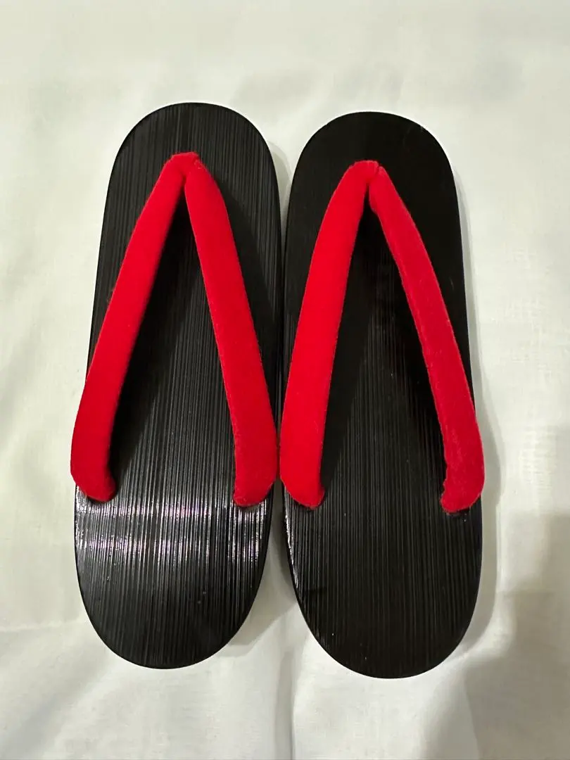 Thumbnail of Getas (wooden clogs) - Genuine lacquer finish, a distinct luster.