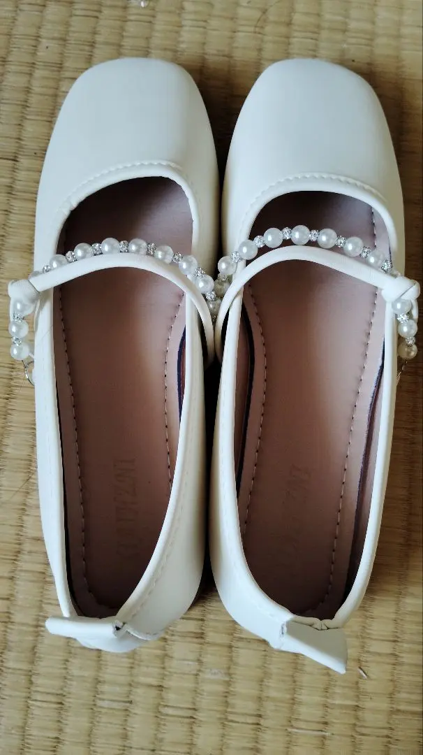 Thumbnail of White flat shoes with pearl embellishments, size 40
