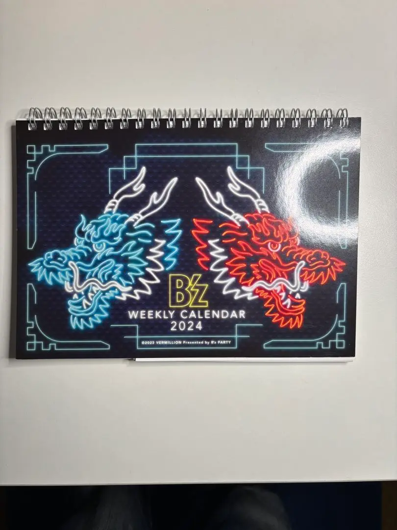B'z  2024年 卓上&壁掛カレンダー(ミニカード型カレンダー付き) B'z 2024壁掛けカレンダー｜Yahoo!フリマ（旧PayPayフリマ）