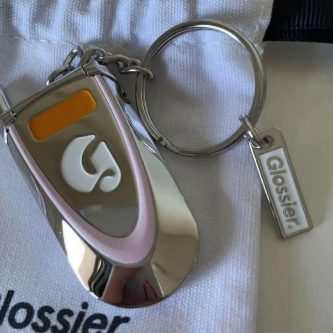 【新品】 グロッシアー Glossier 携帯型キーホルダー ミラー付き 2025年最新】glossier キーホルダーの人気アイテム - メルカリ
