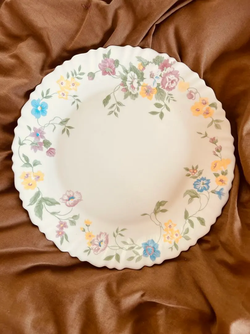 Thumbnail of Corelle floral large plate, 25 years old, 30cm diameter