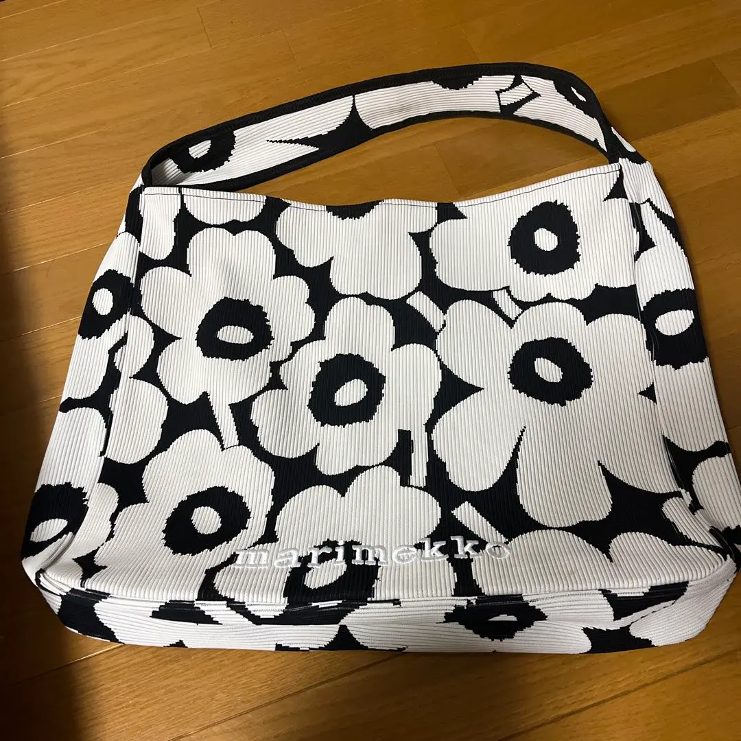 Thumbnail of Marimekko knit tote bag