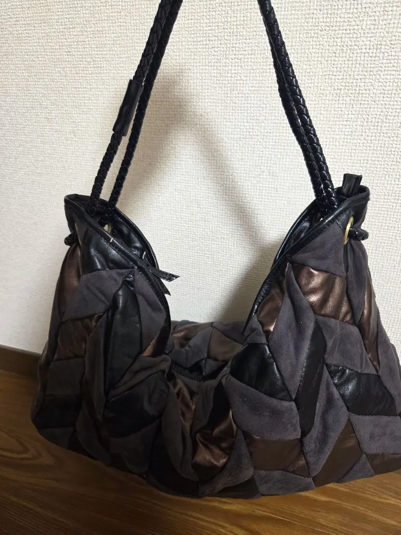 Thumbnail of Final Price Reduction: Elegance Himiko Tote Bag