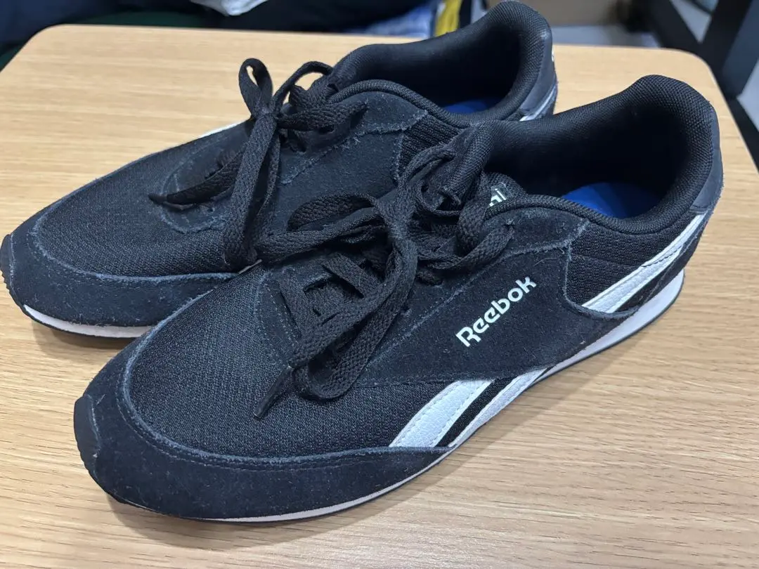 Reebok 黑色運動鞋 的縮圖