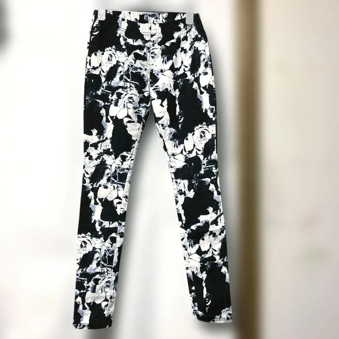Thumbnail of SPRAY PREMIUM Floral (Rose) Print Lightweight Leggings