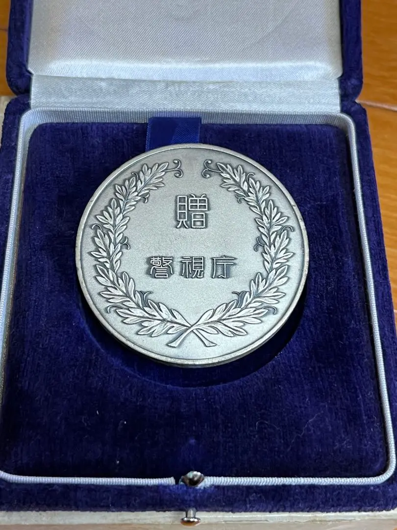 【警視庁】昭和天皇大喪の礼／記念メダル 警視庁】昭和天皇大喪の礼／記念メダル - メルカリ