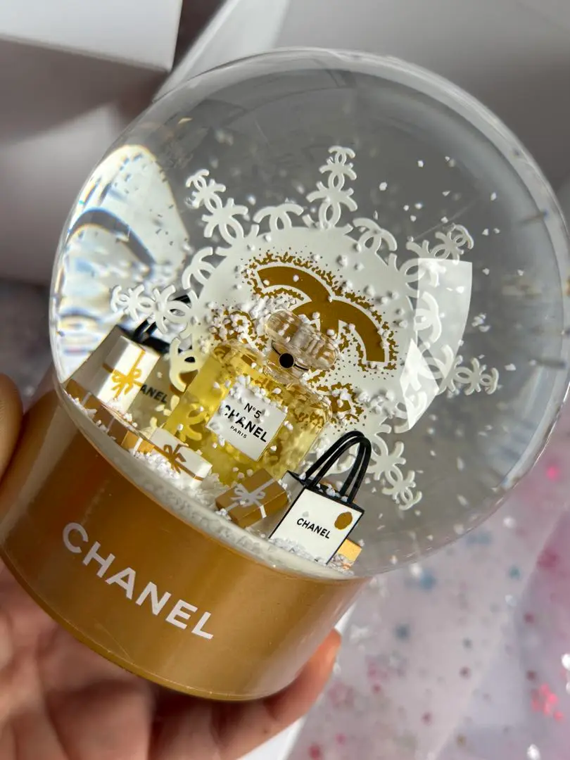 シャネル ノベルティ スノードーム CHANEL 2024 CHANEL - 2024年クリスマス限定/シャネルスノードームの通販 by