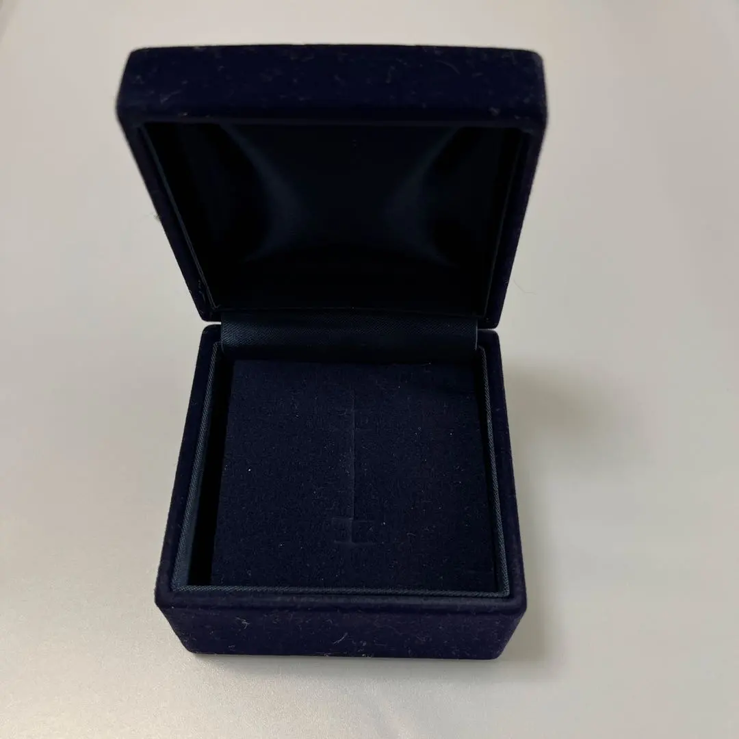 Thumbnail of Gift box, ring box