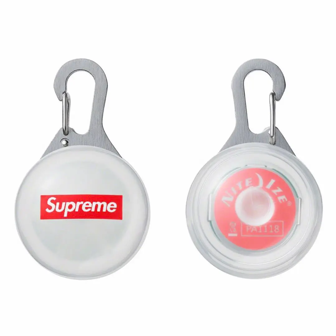 SUPREME Spotlight Keychain スポットライトキーホルダー Supreme x NiteIze SpotLit Box Logo LED Light Carabiner