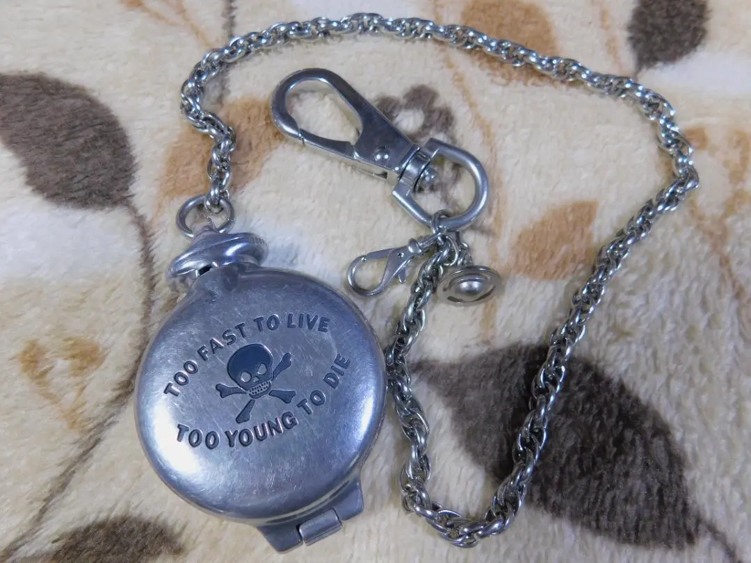 む*む様 希少 Vivienne Westwood スカルデザイン 携帯灰皿 廃 新品☆廃盤品】ヴィヴィアンウエストウッド 灰皿 スカル 携帯