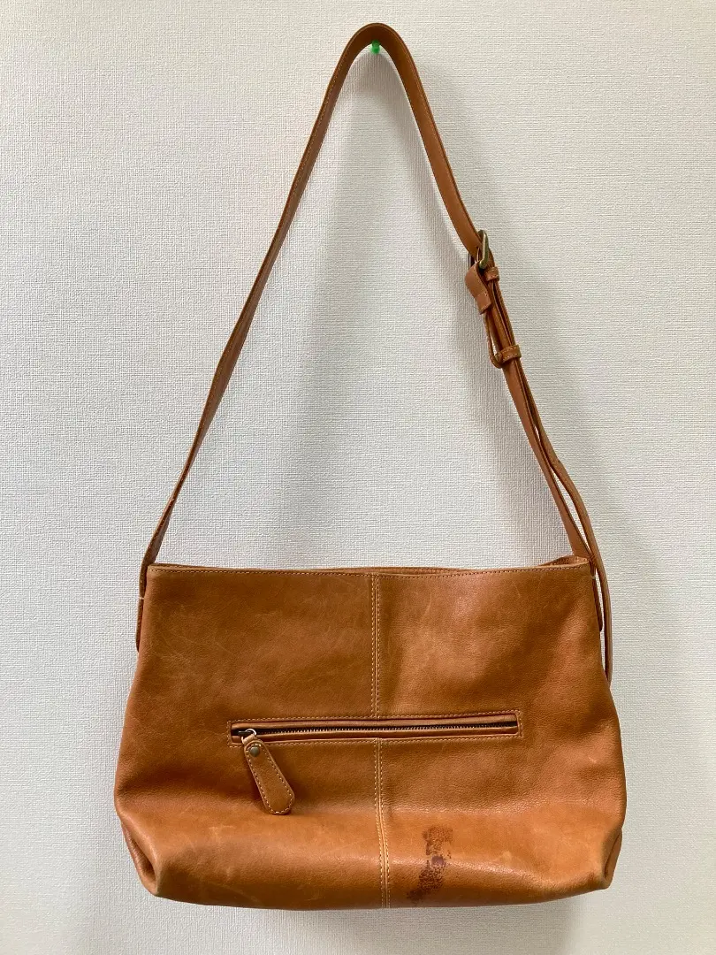 Thumbnail of Dakota shoulder bag, has stains