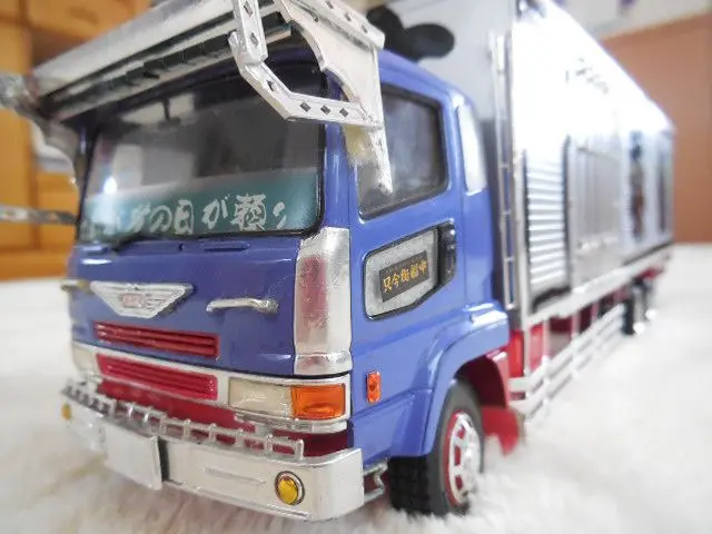 デコトラ‼️1/32★平ボディ付きシャーシ完成品‼️ デコトラ‼️1/32☆平ボディ付きシャーシ完成品‼️ - メルカリ