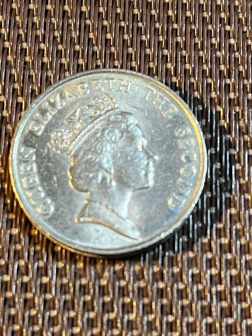 外国古銭】英領香港5ドル硬貨10角形☆ティアラを被った