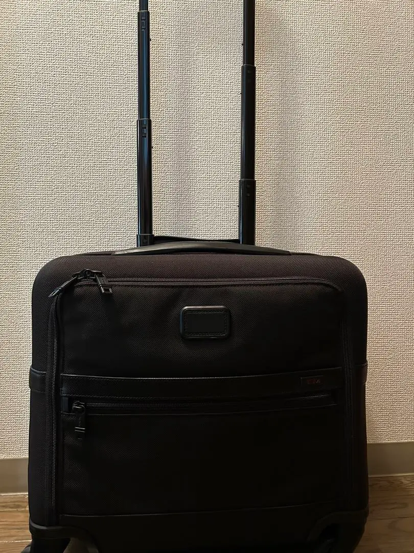 TUMI　AlPHAII　4ウィールドコンパクトブリーフ　機内持込サイズ　黒色 ALPHA コンパクト・4ウィール・ブリーフ ブラック｜TUMI(トゥミ