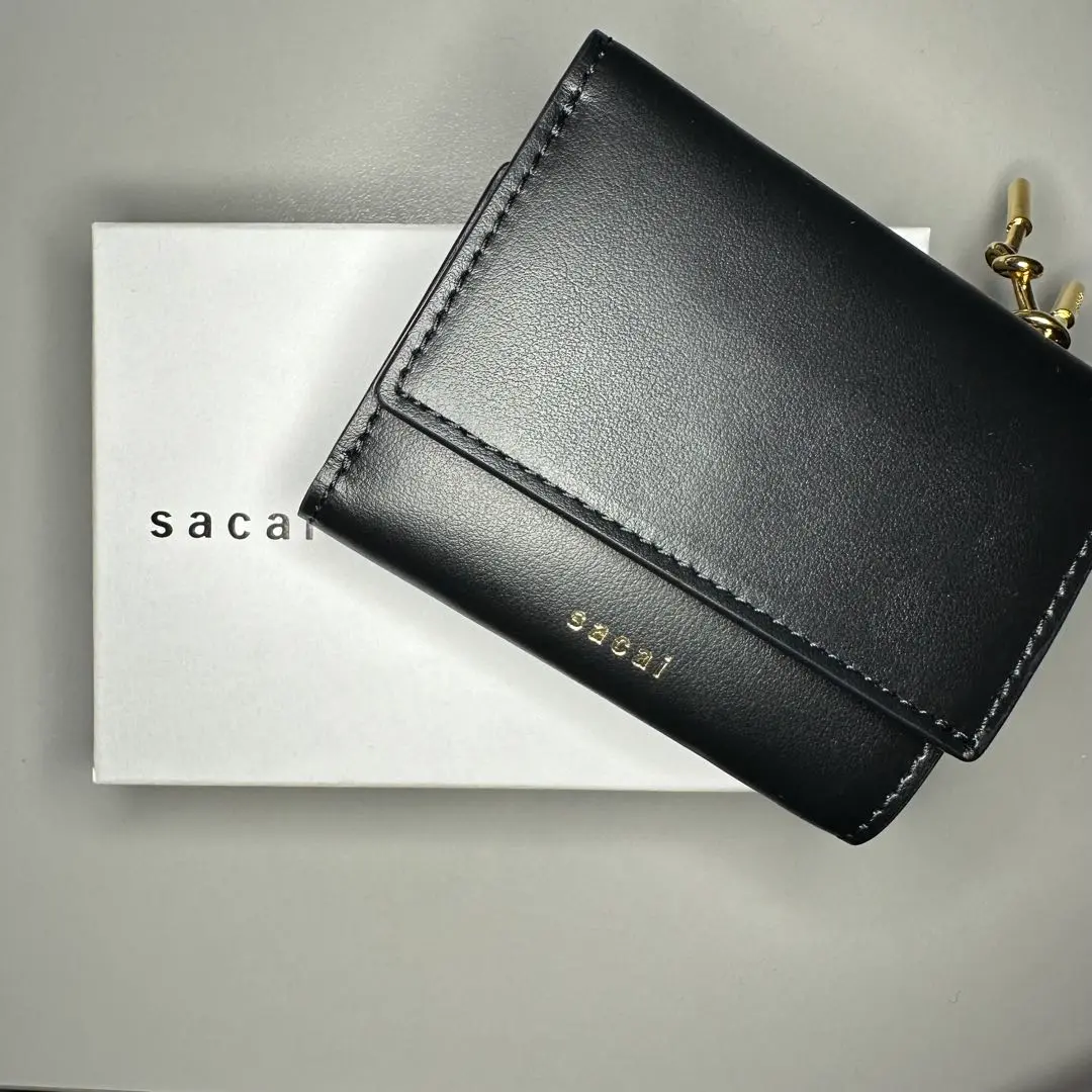 【使い勝手抜群♪】sacai 三つ折り財布 大人気♡ 買い替えるなら元日が吉 小さくても存在感のある「ミニ財布