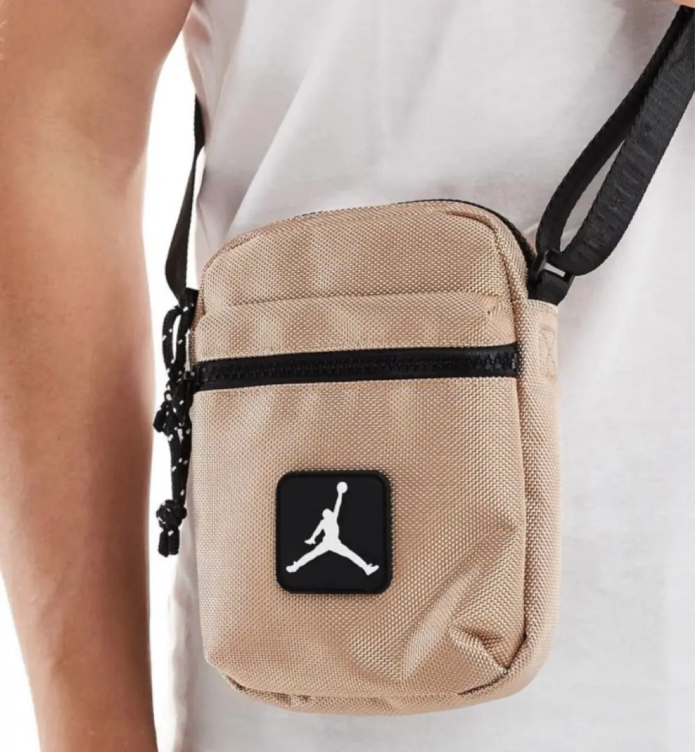 最新モノグラムウエストポーチ☆話題沸騰中☆Jordan☆お早めに！ 最新モノグラムウエストポーチ☆話題沸騰中☆Jordan☆お早めに