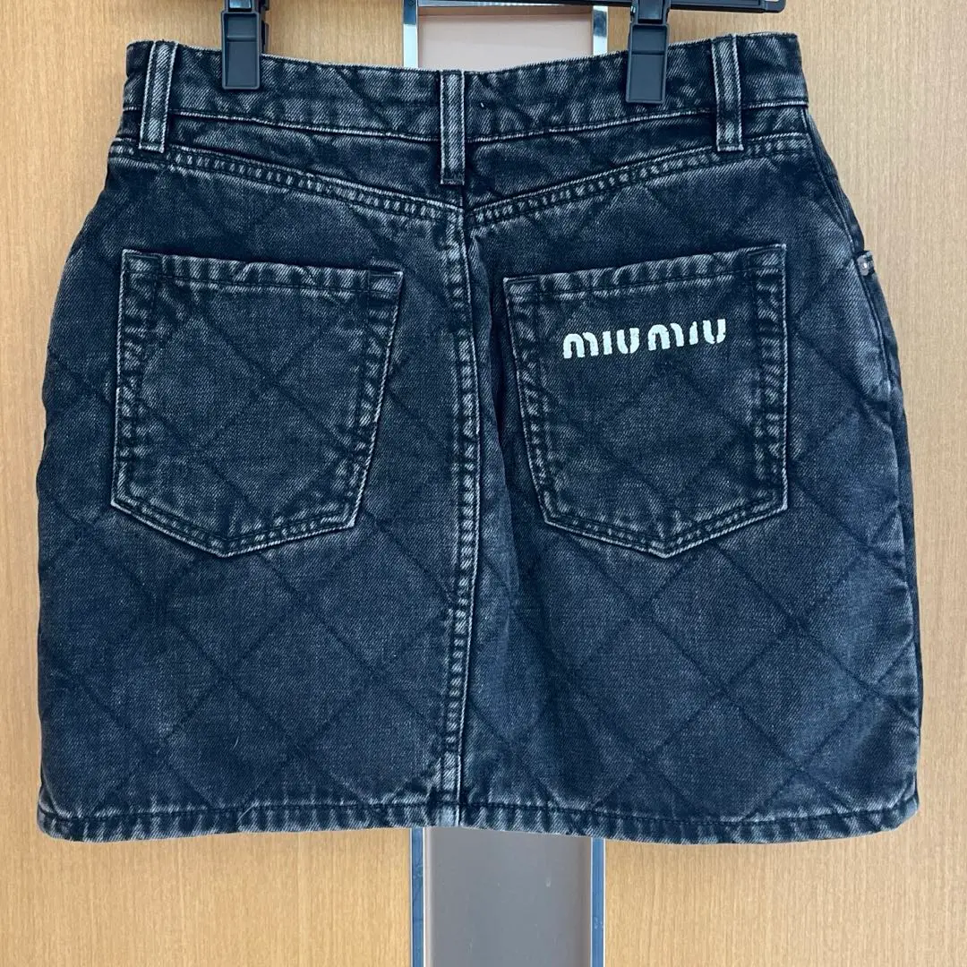 miumiu デニムスカート　ブラック ミュウミュウ　タイトスカート　黒 miumiu デニムスカート ブラック ミュウミュウ タイトスカート