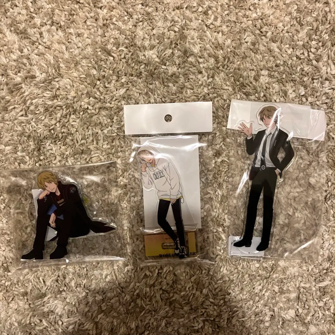 Thumbnail of World Trigger Izumi Acrylic Stand Set