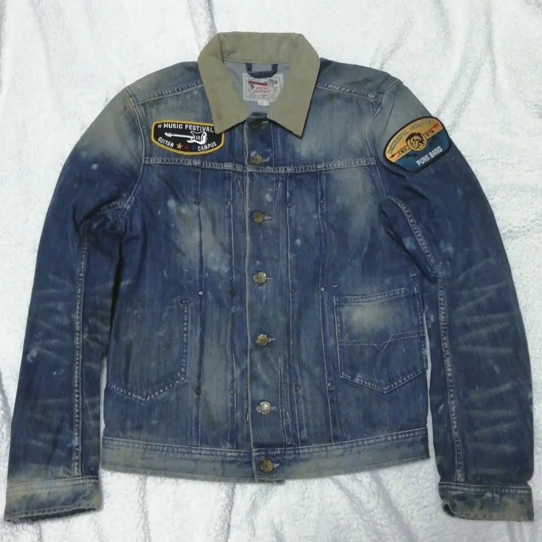 新品 タグ付 DIESEL デニム ジャケット 切替え ワッペン スタッズ 希少】DIESEL ワッペン付ダメージ加工ライトカラーデニム