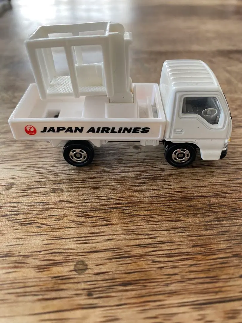 トミカ いすゞ エルフ 日本航空仕様 トミカ No.34 いすゞ エルフ 箱 | Toys”R”Us – Japan