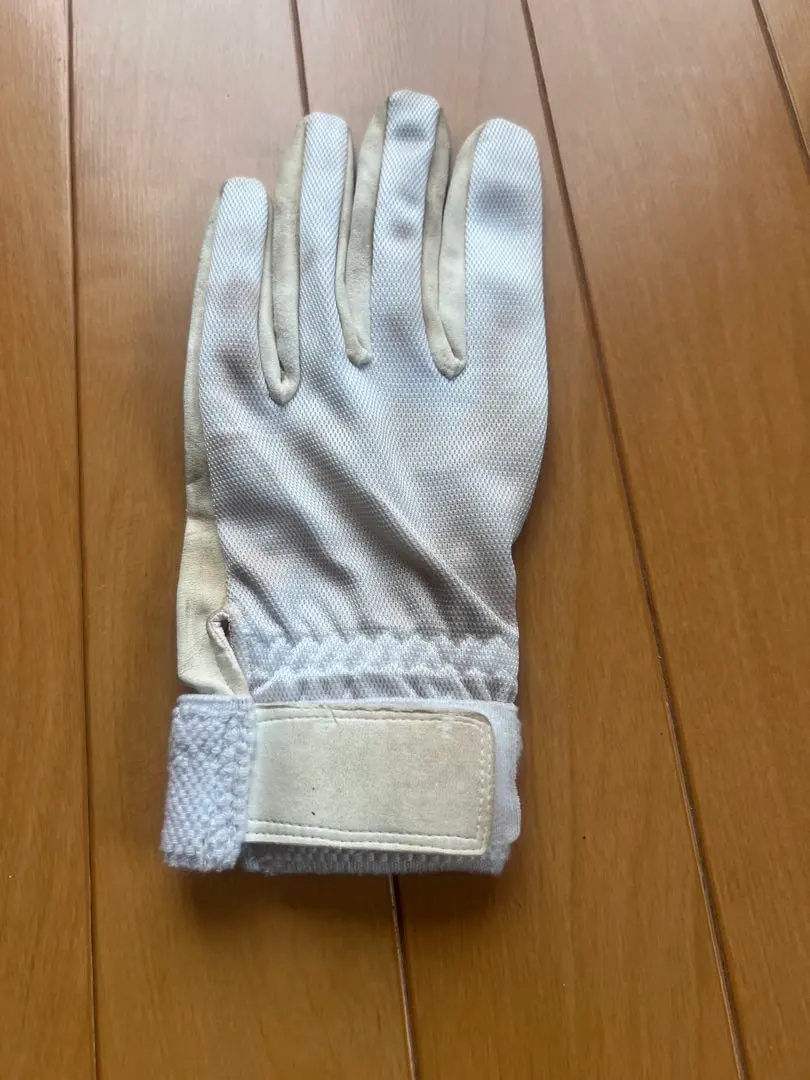 Thumbnail of White Synthetic Leather Fielding Glove, Size L