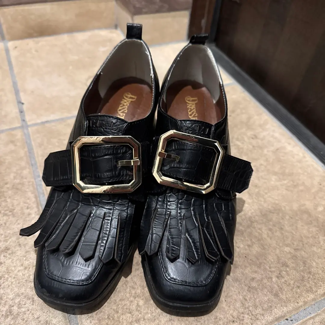トゥエンティーズ　靴 シューズ　パンプス　ドレジアム　23㎝　tnewties トゥエンティーズ 靴 スクエアバックルレザーシューズ