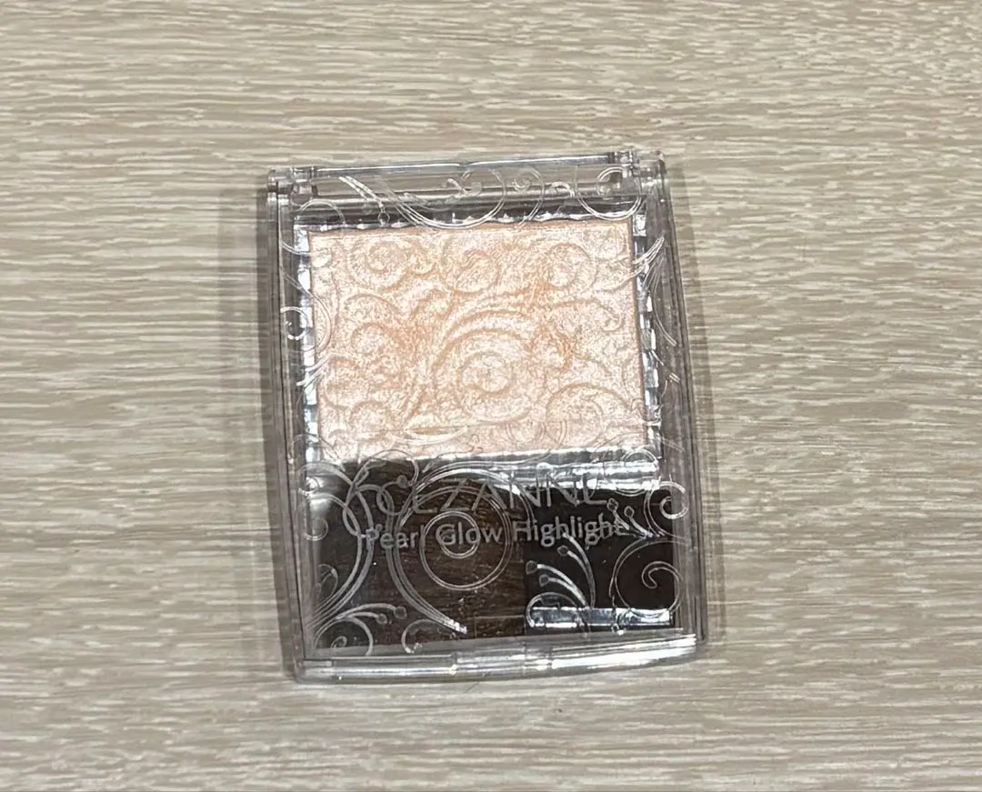 Thumbnail of Cezanne Pearl Glow Highlight 01