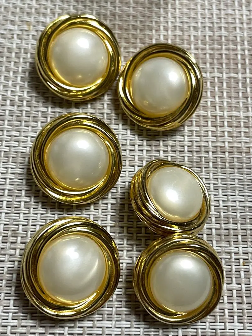 Thumbnail of Set of 6 Gold White Pearl Snap Buttons