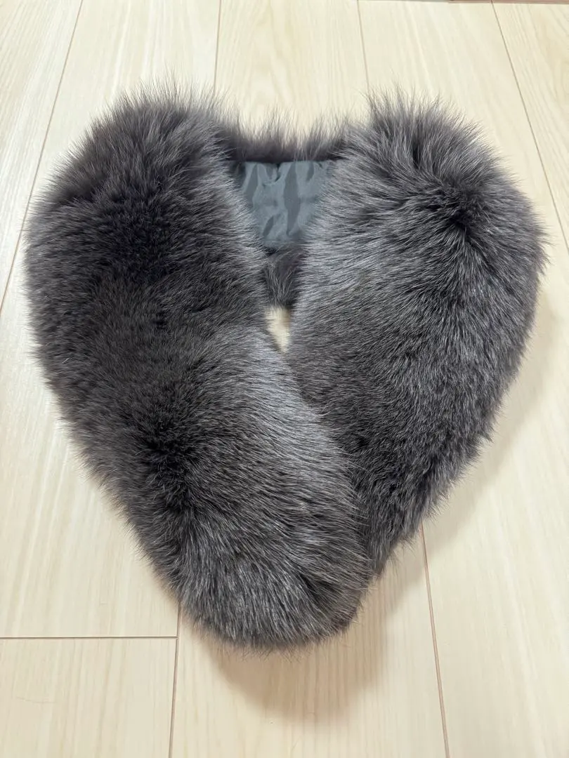Thumbnail of Gray fur muffler