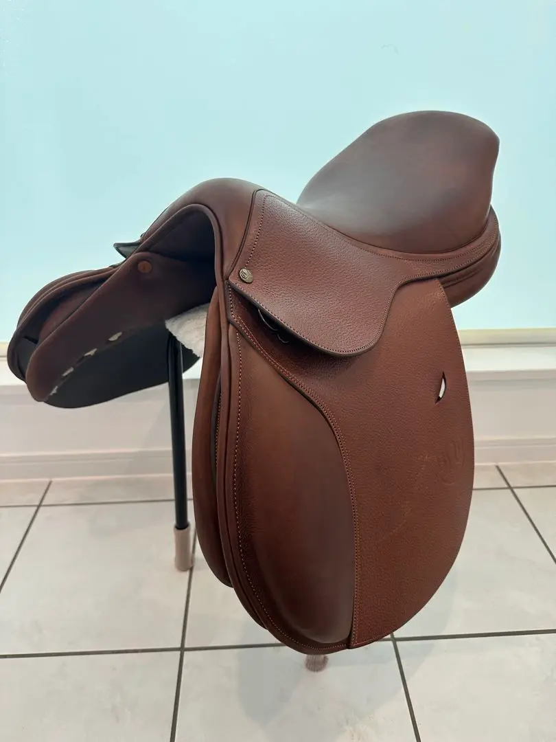 ブルーノデルグランジュ 鞍 17.5インチ EQUI WING 鐙 乗馬 障害鞍 サドル BRUNO DELGRANGE BD ブルーノデルグランジュ 鞍 17.5インチ EQUI WING 鐙 乗馬 障害