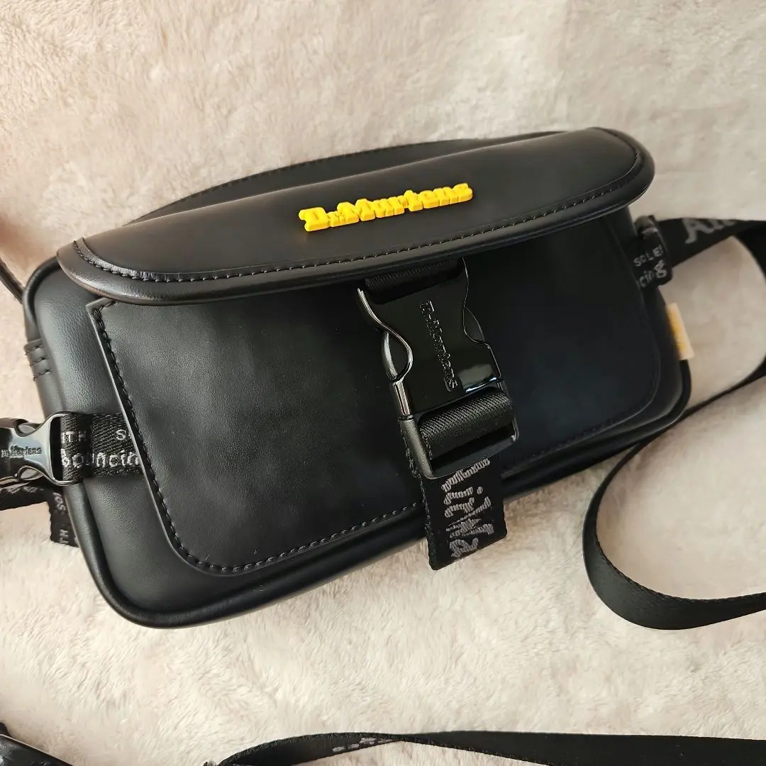 値下げ 美品 Dr. Martens ボディバッグ ブラック Dr.Martens - ドクターマーチン ウエストポーチ ボディバッグ