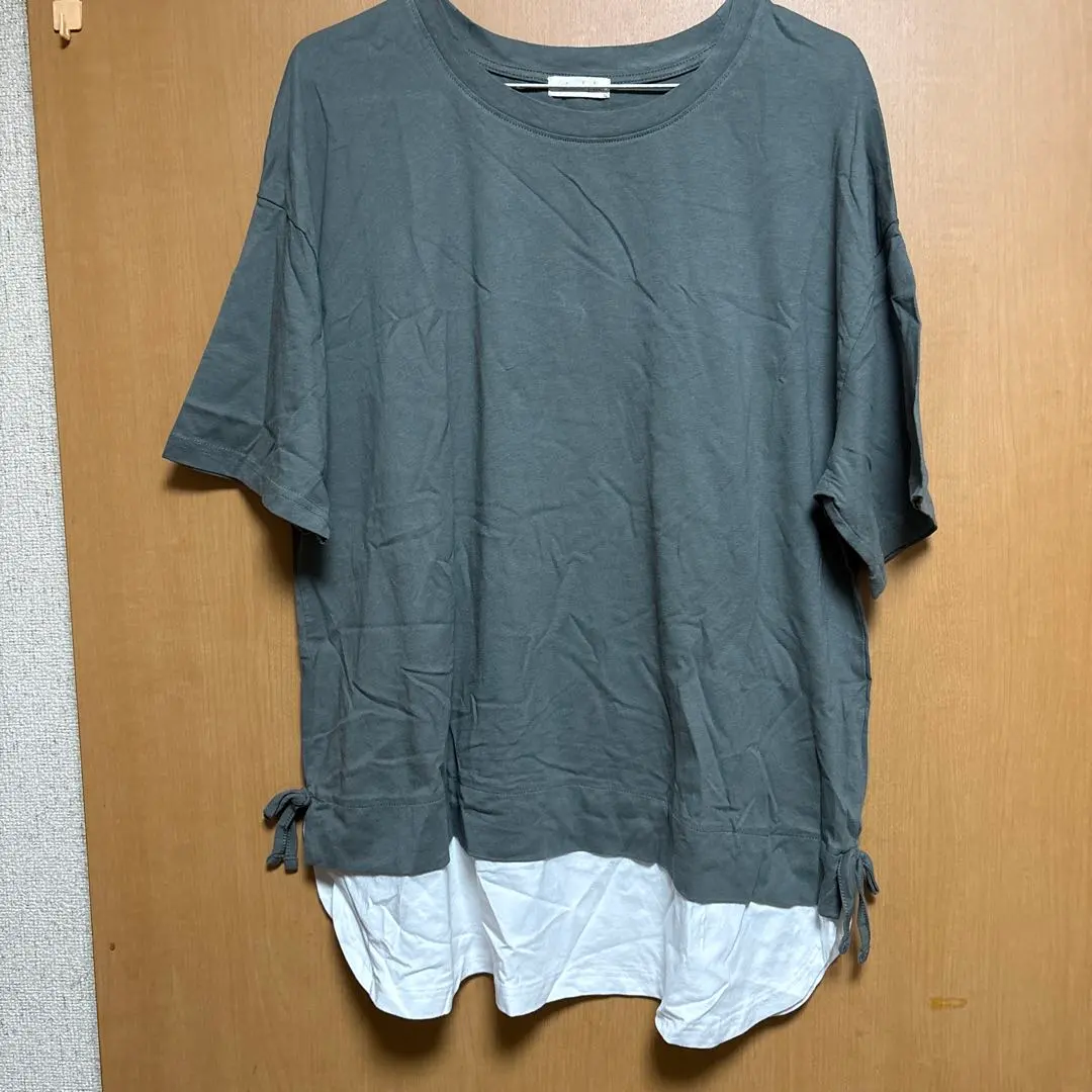 Thumbnail of natural plus Gray T-shirt. Large size. The ribbon at the hem is cute.