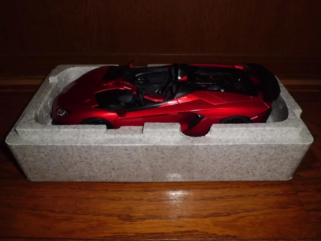 【現狀品】 AUTOart 1/18 Aventador J 金屬紅 的縮圖