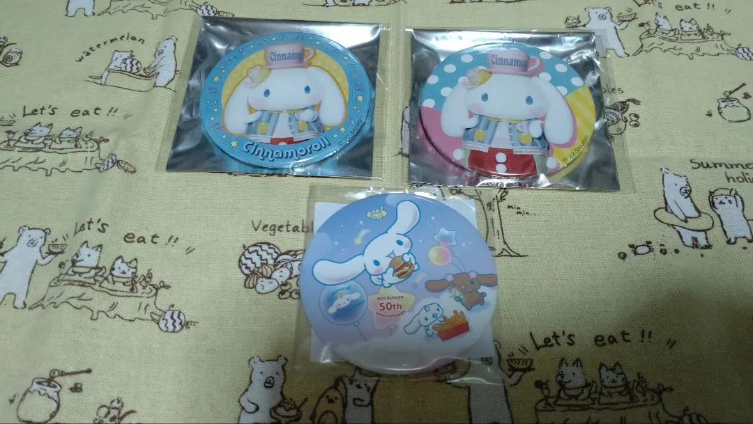 Thumbnail of Cinnamoroll Mos Burger pocket mirror, Puroland can badge, Easter