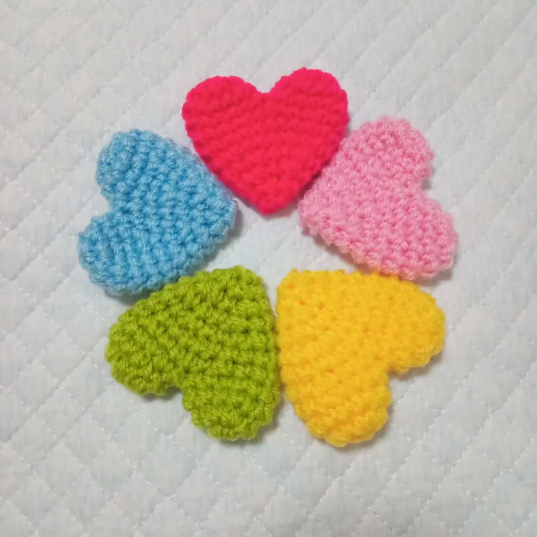 Thumbnail of Set of 5 Heart-Shaped Mini Scrubbing Pads (Colorful)