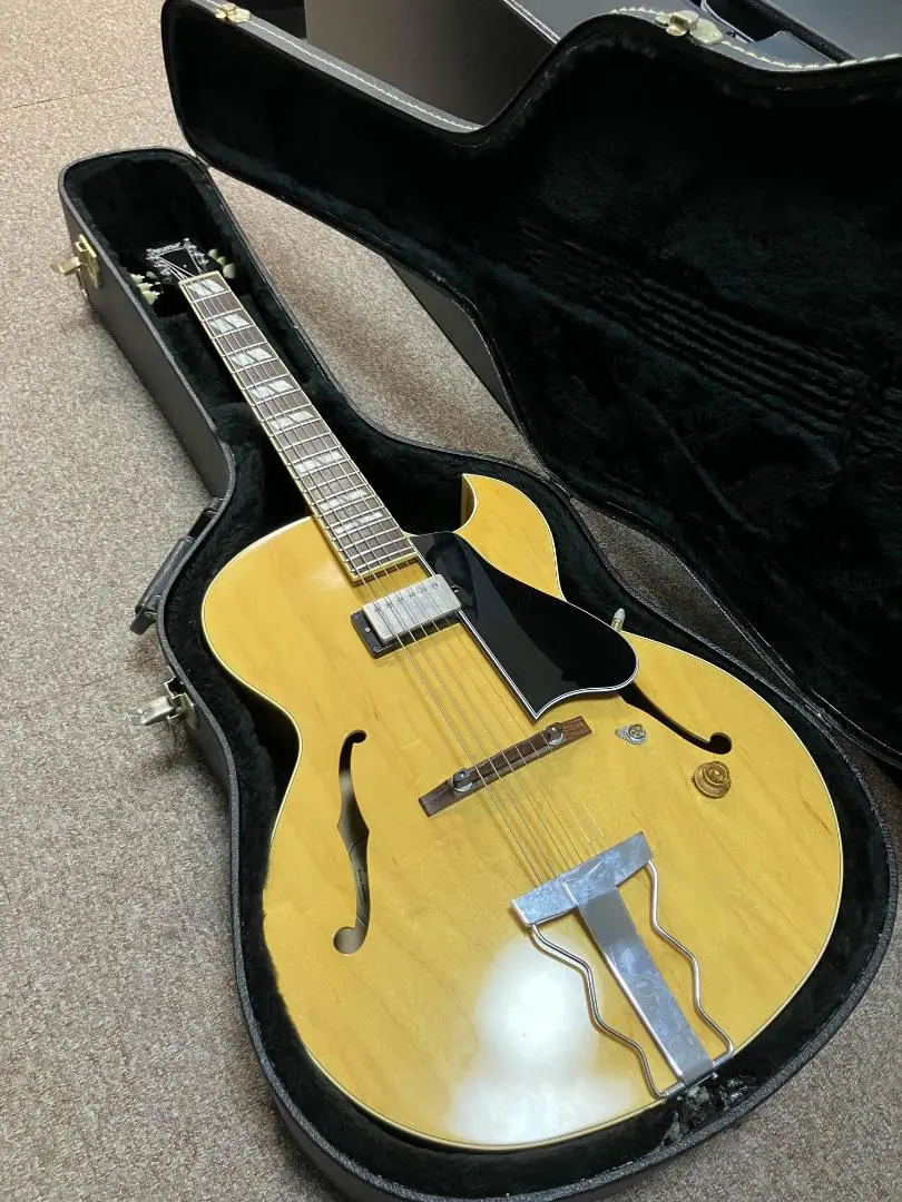 Archtop tribute AT101 フルアコ Archtop Tribute AT101 Classic フルアコ 中古の通販 by