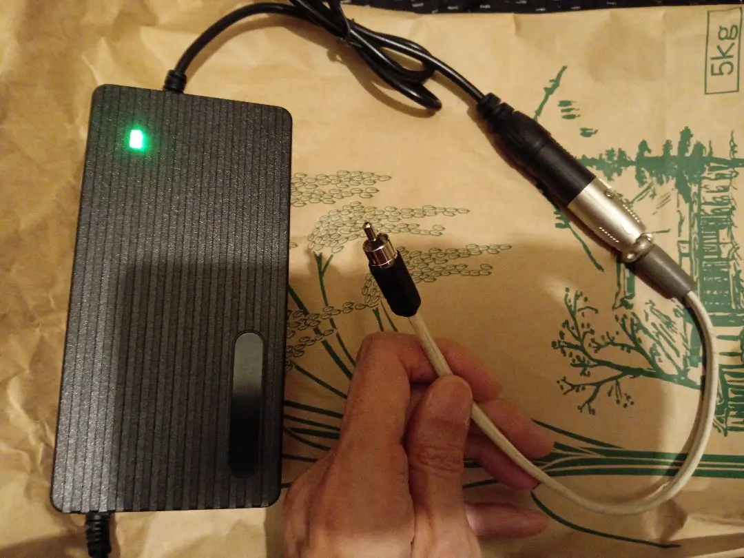 お値下げ○ひねちゃバッテリー本体と充電器 お値下げ○ひねちゃバッテリー本体と充電器