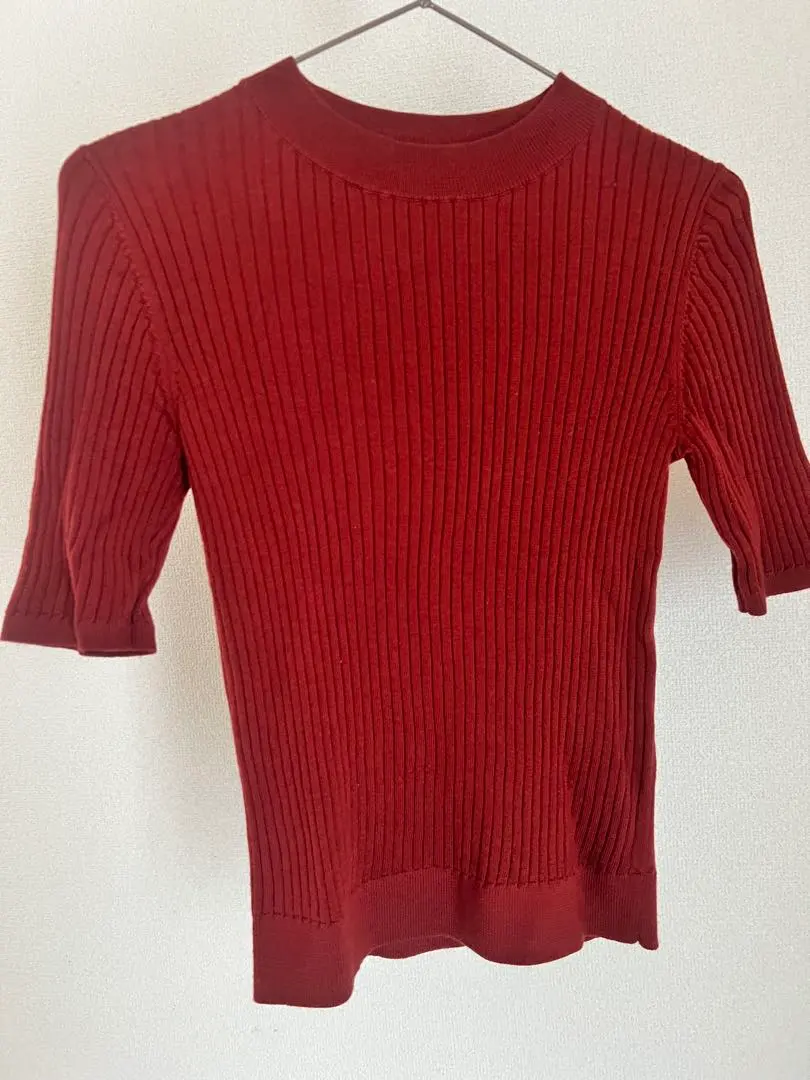 Thumbnail of UNIQLO - Maroon Ribbed Knit Short Sleeve Sweater - Size M