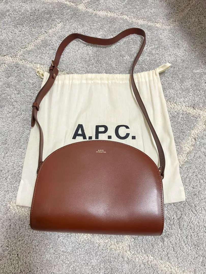 A.P.C. 半月包 的縮圖