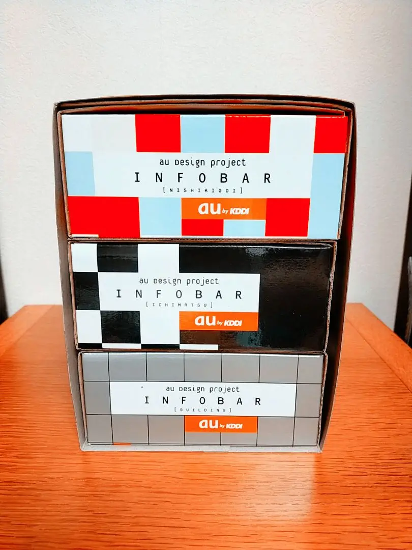 【新品未使用】 au ×トランスフォーマー INFOBAR 3個セット au INFOBARがトランスフォーマーに。携帯電話型変形フィギュアを