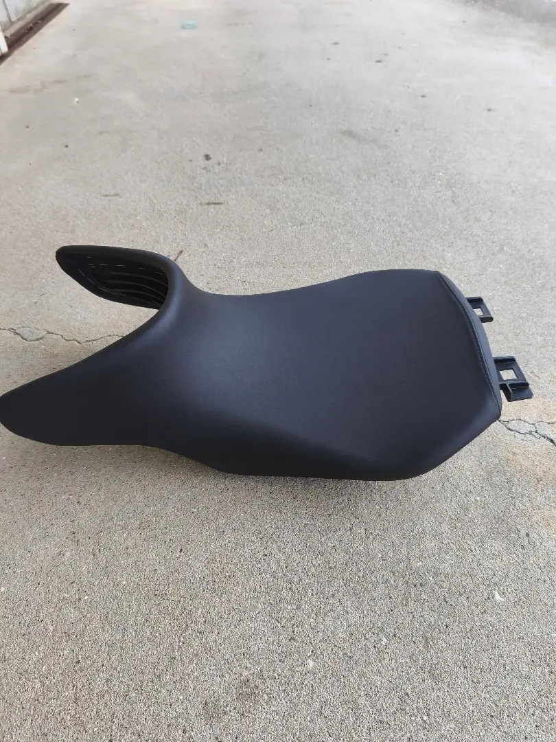 BMW R1250RS R1200RS 国内標準ローシート　納車時のみ使用 BMW R1250RS R1200RS 国内標準ローシート納車時のみ使用