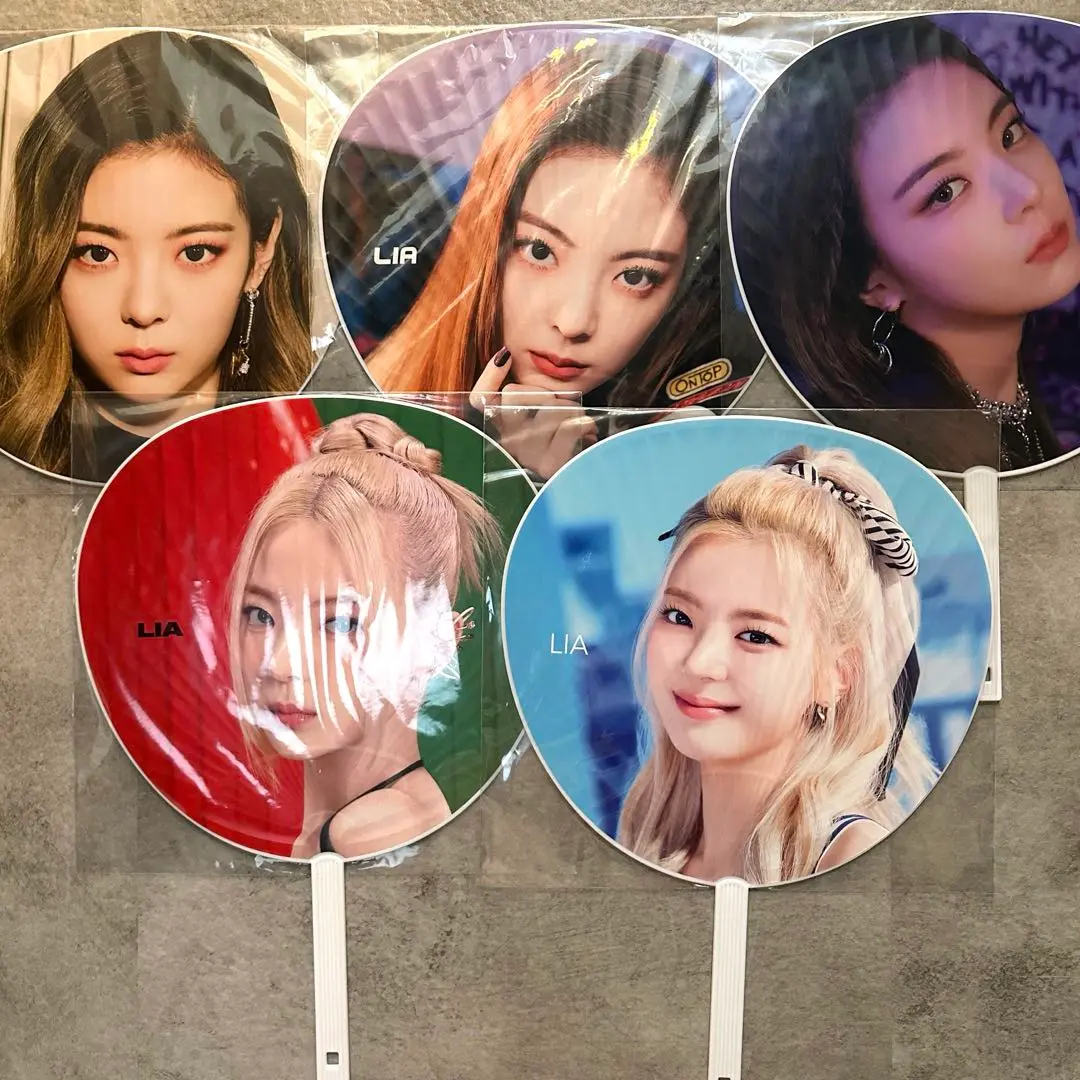 Itzy うちわセット リア、ユナ 2025年最新】itzy ユナ うちわの人気アイテム - メルカリ